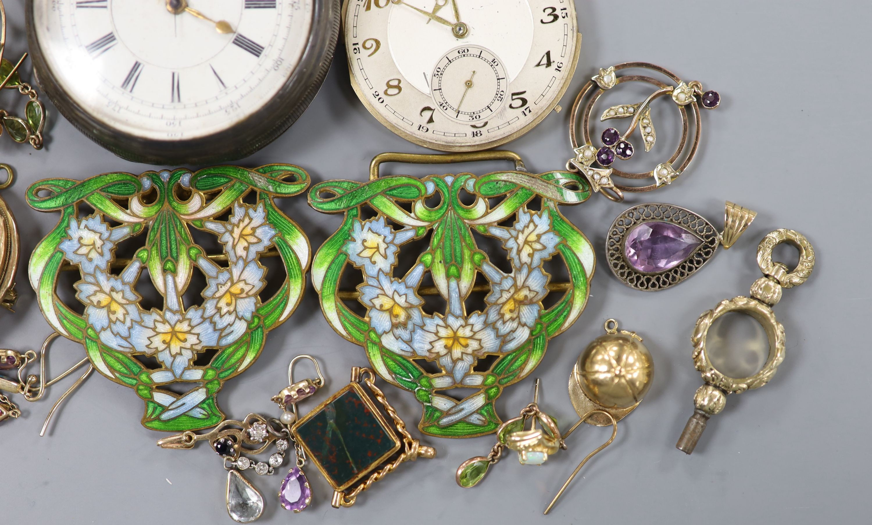 Sundry jewellery etc. including a yellow metal, amethyst and seed pearl pendant, enamelled gilt metal buckle, cameo brooch, two fob seals, silver chronograph pocket watch etc.